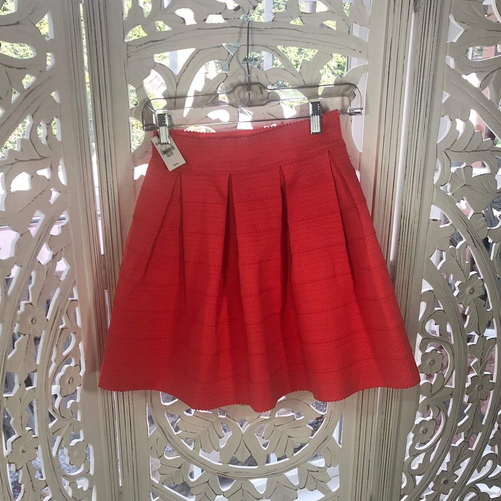 EXPRESS - CORAL pleated mini skirt NWT